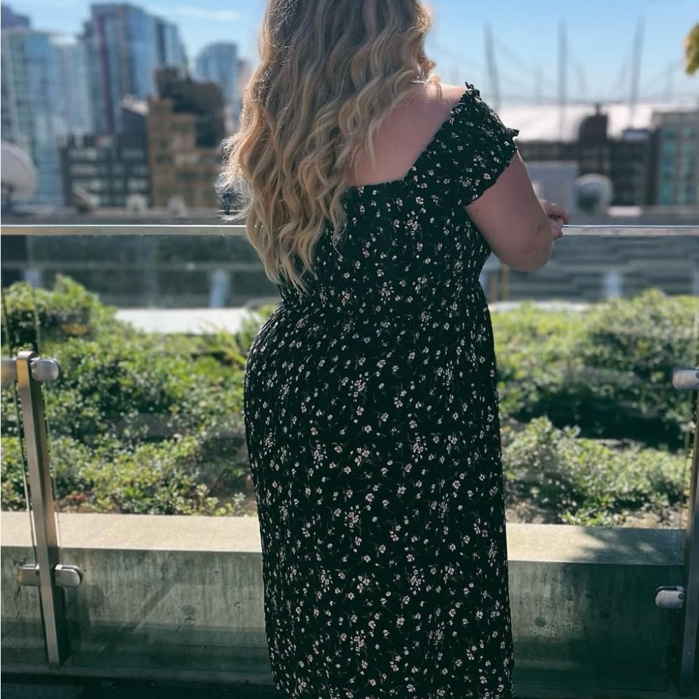 Suzy Shier Black Floral Maxi Dress